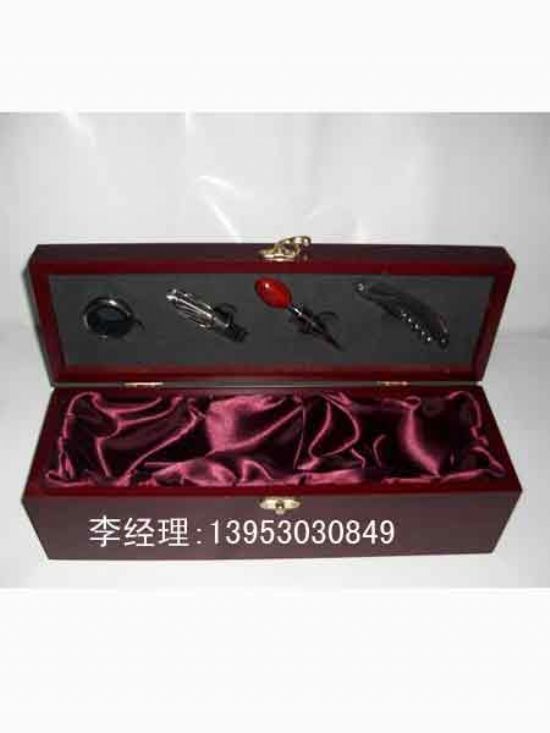 點(diǎn)擊查看詳細(xì)信息<br>標(biāo)題：紅酒木盒 閱讀次數(shù)：2799